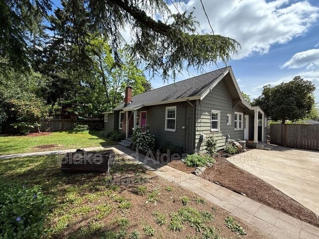 Photo - 5916 SE Knapp St