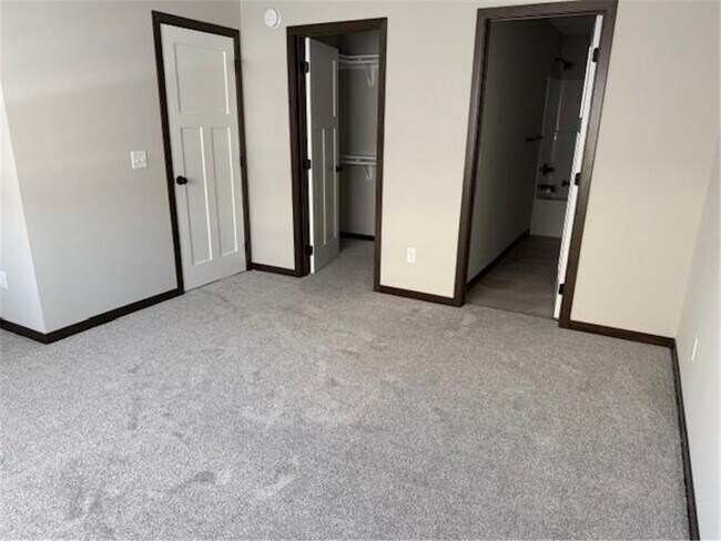 Photo - 614 Dillon Ave N