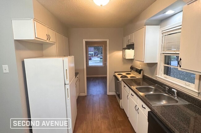 Photo - 1423 Whitney Ave