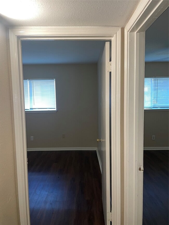 Building Photo - 4710 Airport Blvd Unit 206