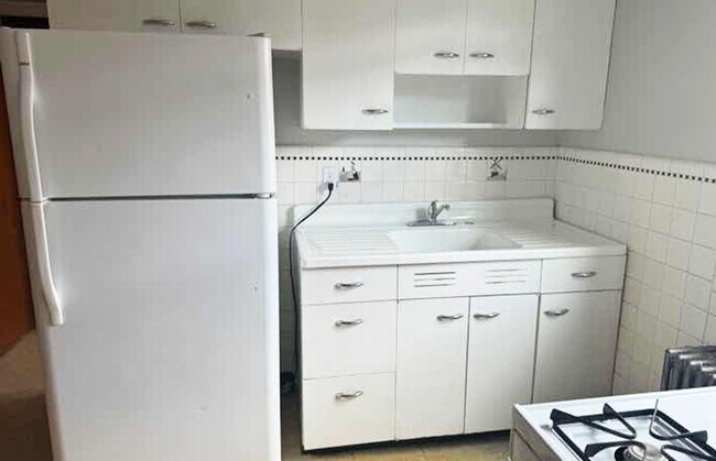 Photo - 3025 Clifton Ave Unidad 3025-11