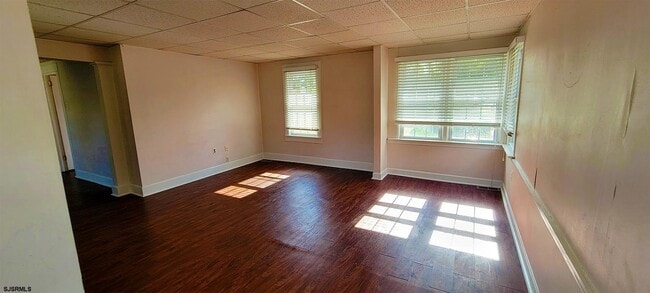 Photo - 239 Roosevelt Ave