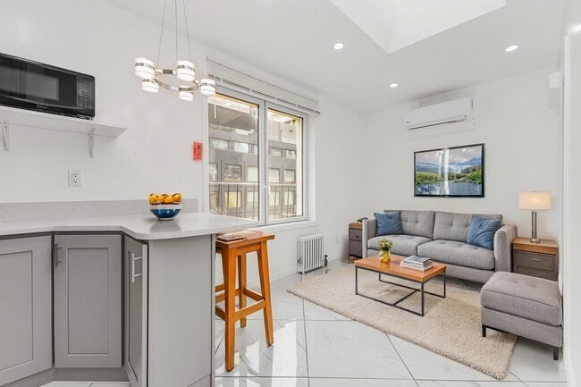 Building Photo - 318 E 62nd St