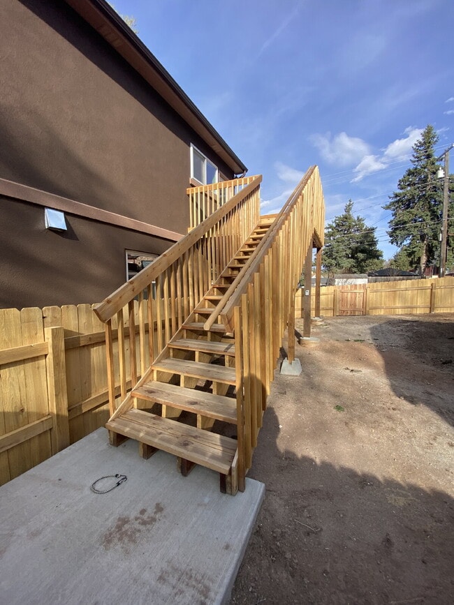 Building Photo - 2 Bedroom in Manitou - Prospect Unit Upper