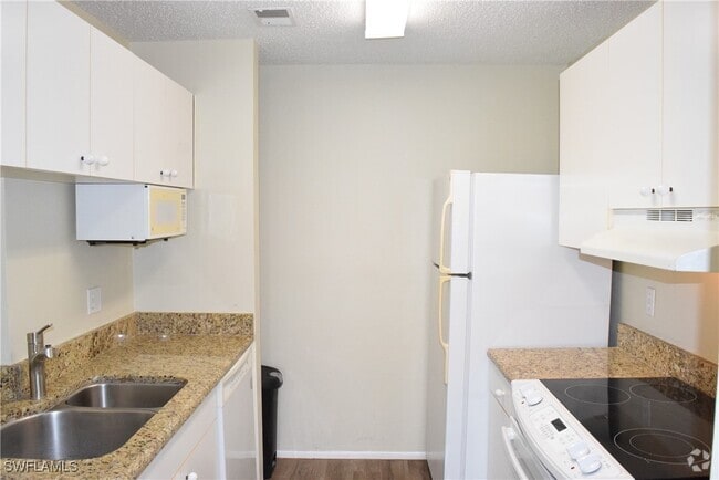 Building Photo - 3421 Winkler Ave Unit 412 Rental