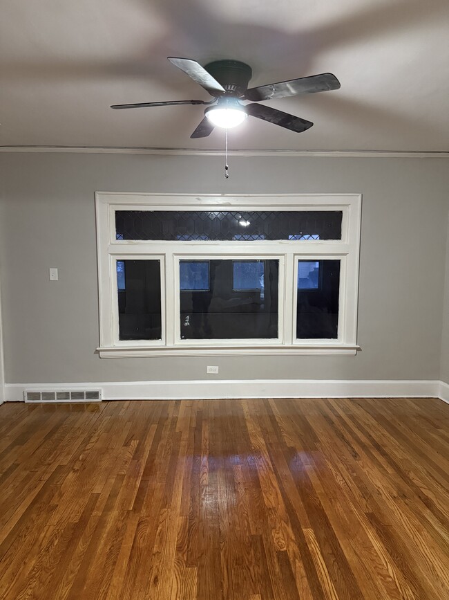 Living room - 3616 E 106th St Unit Down #1