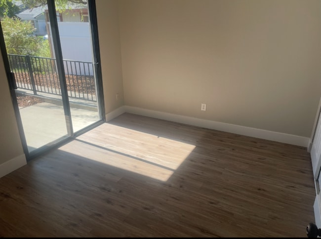 Building Photo - 6049 Thornwood Dr Rental