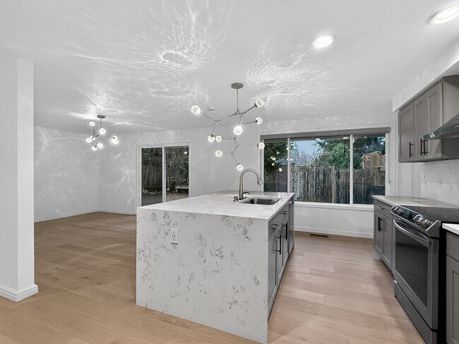 Photo - 16711 NE 18th St