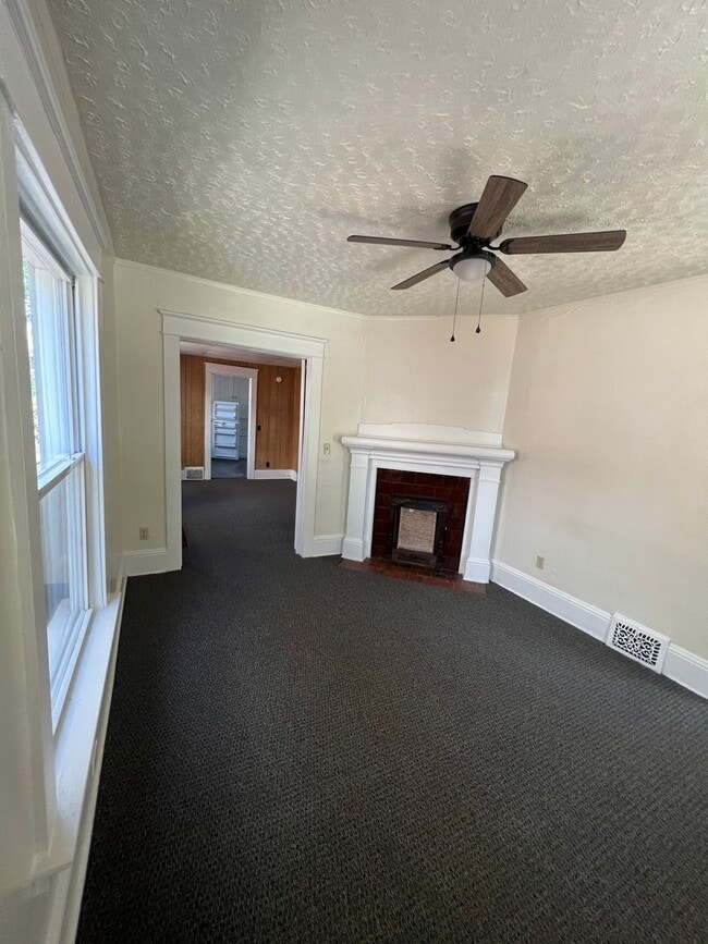 Building Photo - 454-56 W 2ND Unit #1