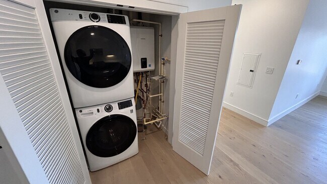 Photo - Luxurious Allston 2bd/2ba with washer/dryer in Unit!