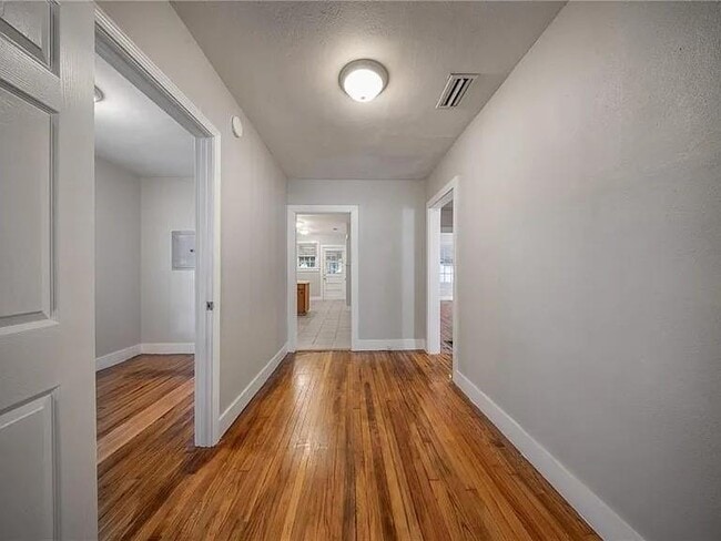 Photo - 2407 Juanita St