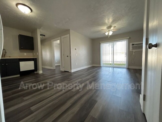 Building Photo - 940 27th St Unit 2 Rental