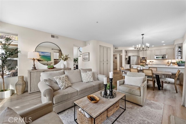 Photo - 2004 Via Solona