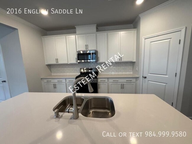 Photo - 2016 English Saddle Ln