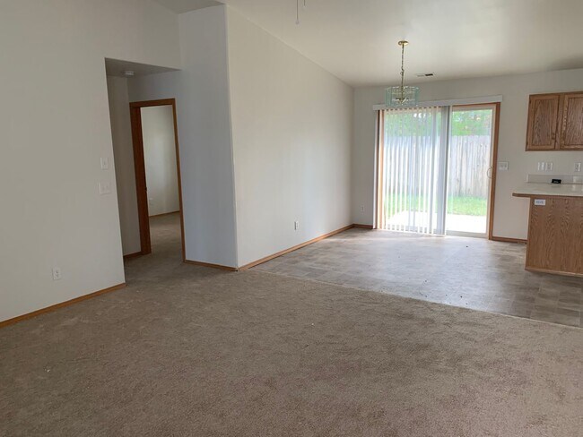 Photo - 3 Bed/2 Bath in Heartland