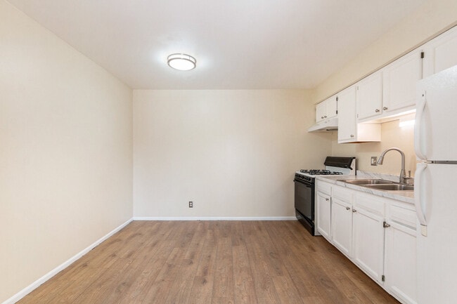 Photo - Adler Apartments