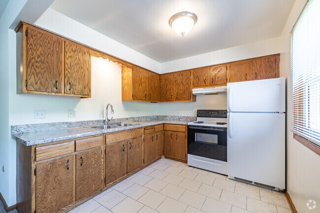 1BR, 1BA - 575SF - Kitchen