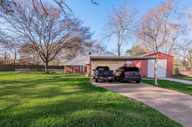 Building Photo - 2203 Shannon Dr