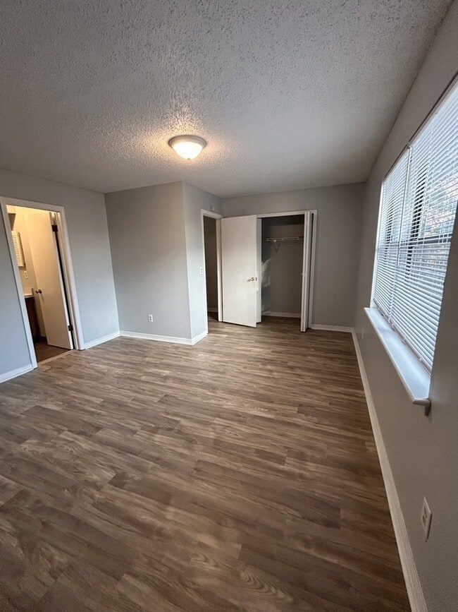 Photo - 5664 Bennington Dr