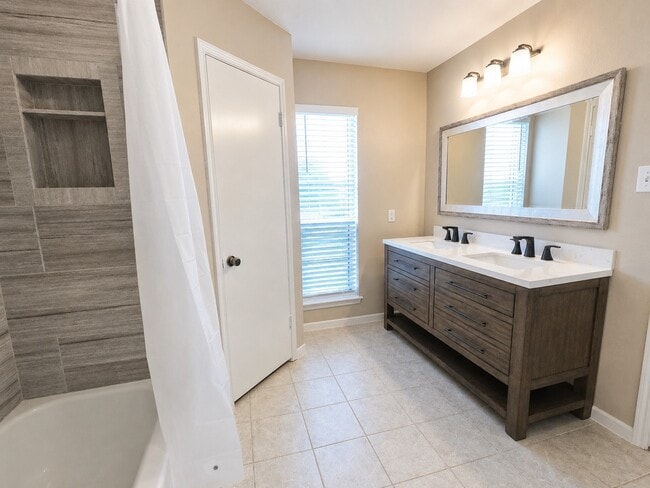 Photo - 2506 Radcliffe Dr