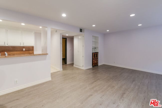 Building Photo - 435 S Virgil Ave Unit 109 Rental
