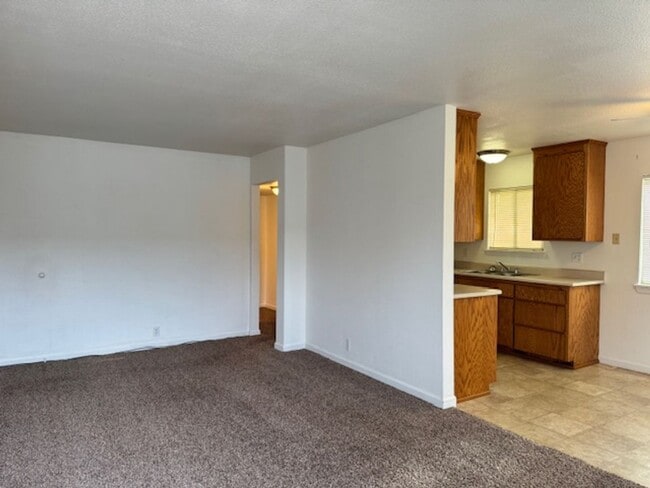 Photo - Anderson 3Bed Duplex- Garbage & Water Included!