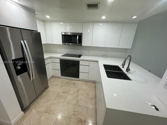 Building Photo - 2101 Brickell Ave Unit 1003