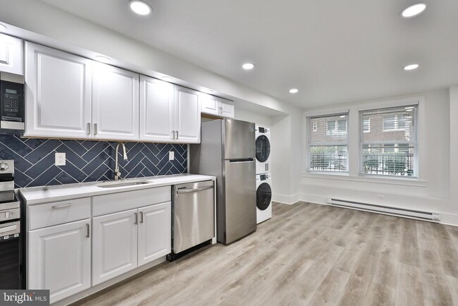 Building Photo - 4247 Locust St Unit 1B-6 Rental