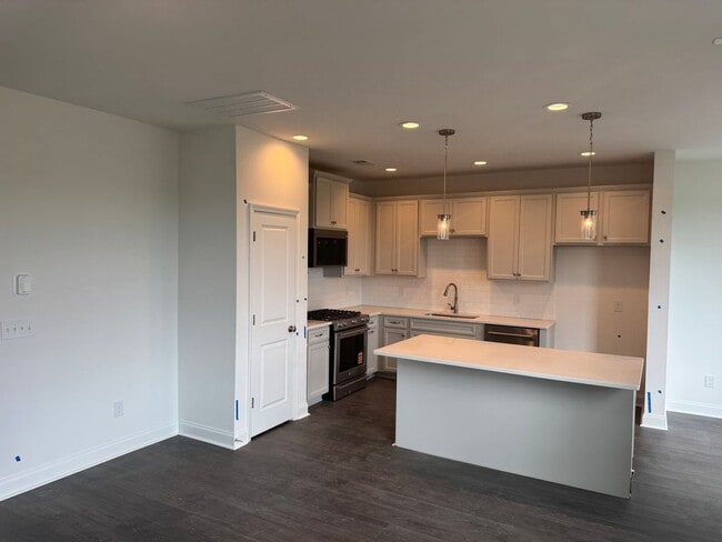 Photo - 3 Bedroom 2.5 Bathroom House in Hawthorne ...