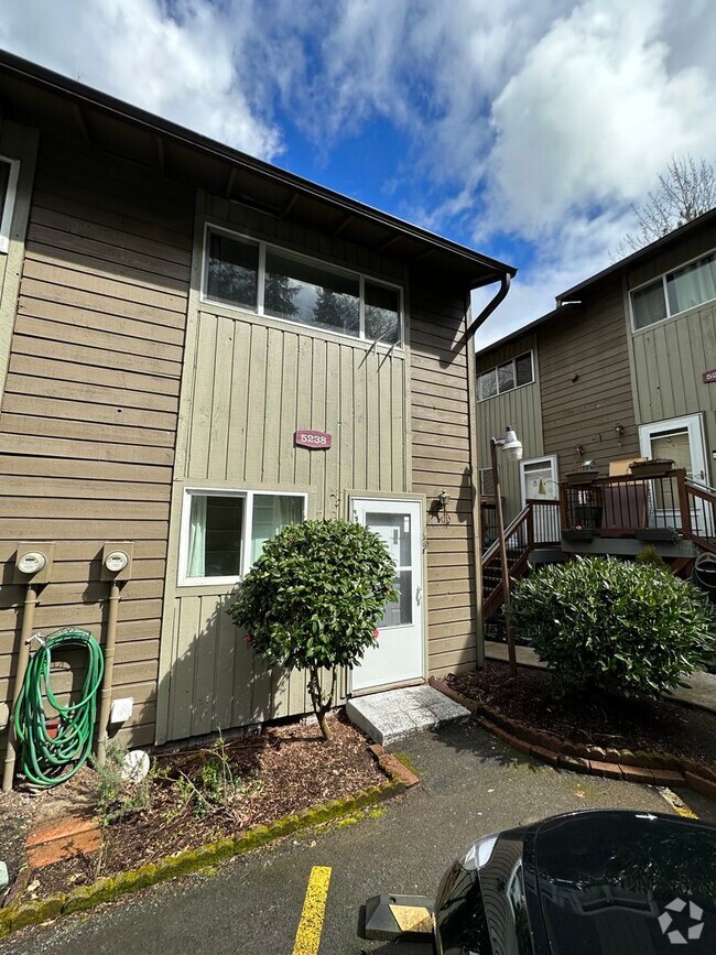 Building Photo - 5238 SW 42nd Avenue ~ MOVE IN SPECIAL! 1/2... Rental