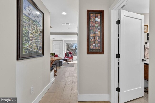 Building Photo - 919 12th St NE Unit 305