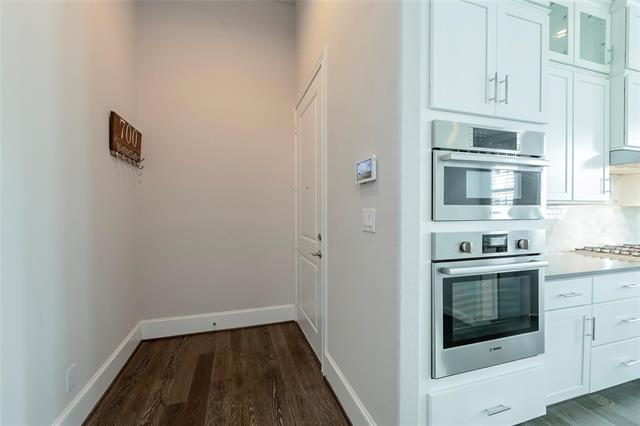 Photo - 700 Wooster Ln