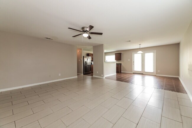 Photo - 2033 Pine Knot Dr