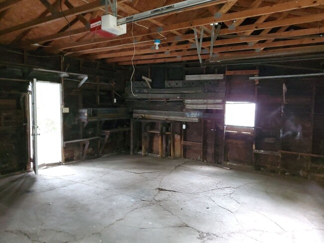 Photo - 1615 Rowland Ave NE
