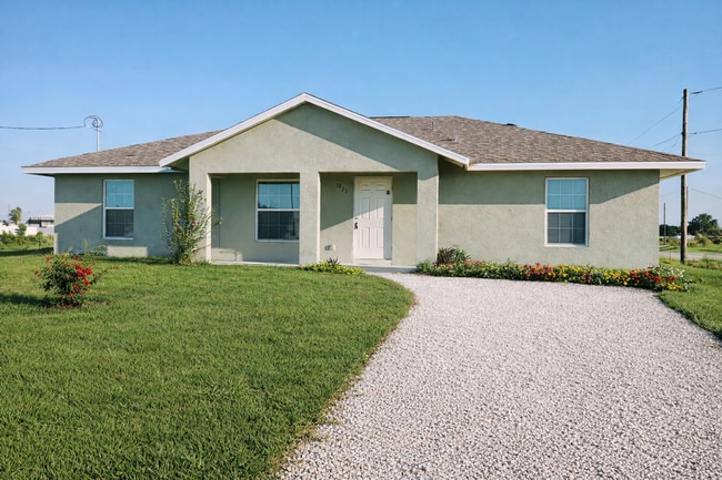 Building Photo - 9007 Meadow Cir