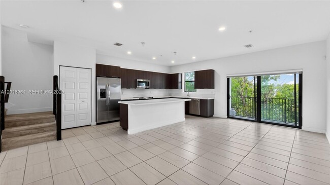 Building Photo - 10467 NW 82nd St Unit 10
