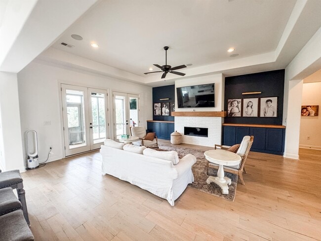Photo - 621 Covington Walk Ln S