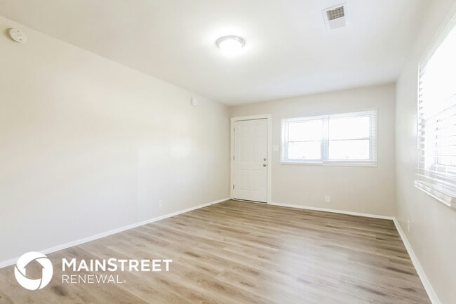 Photo - 1549 Nelson Ave