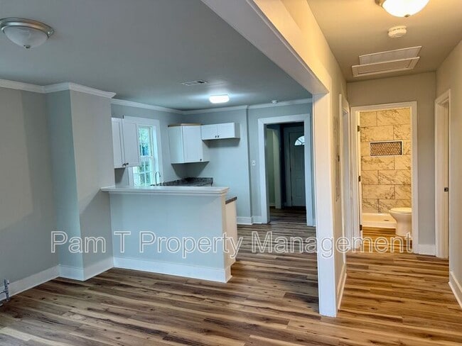 Photo - 628 W 48th St