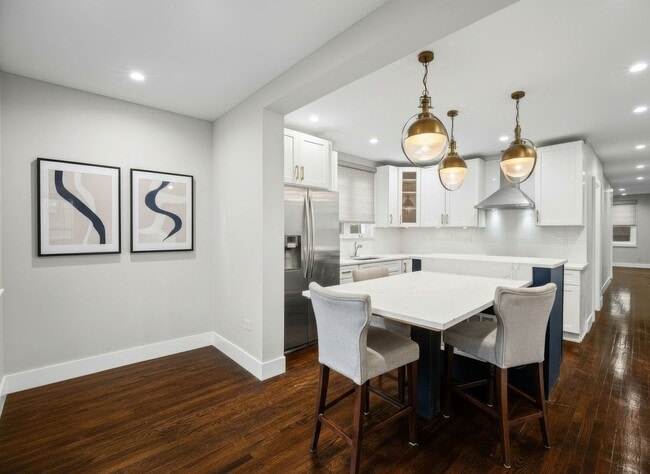Photo - 2850 W Henderson St
