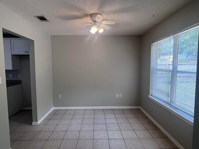 Photo - 2809 Geronimo Dr