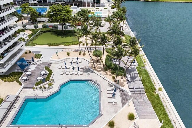 Photo - 555 NE 34th St Unidad 609