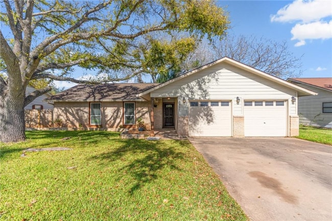 Building Photo - 3810 Hillside Dr Rental