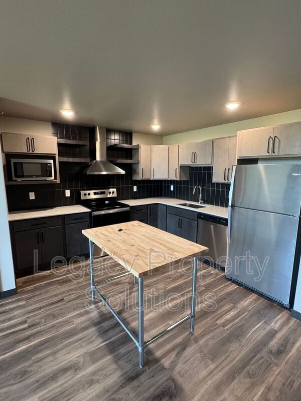 Photo - 226 E Greenfield Ln