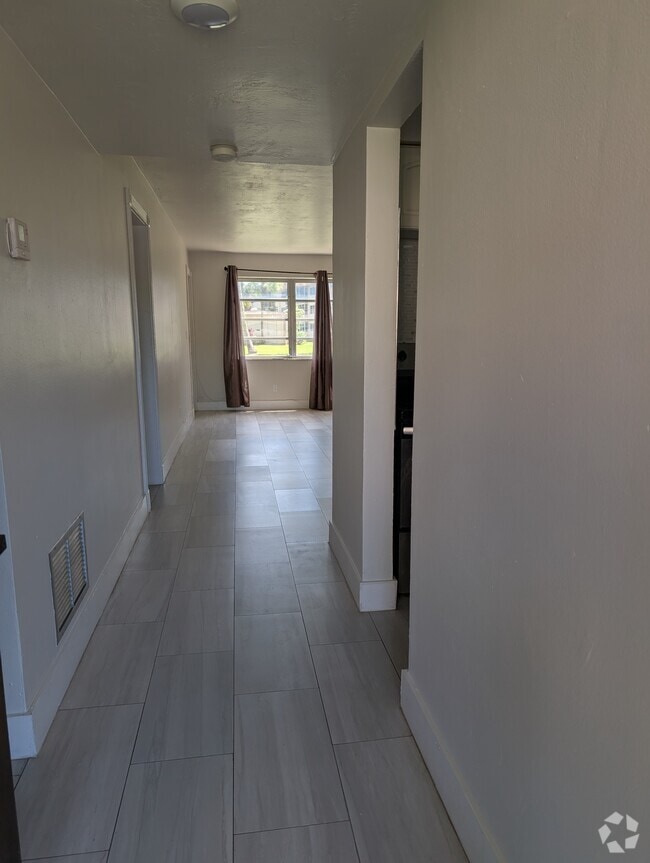 Building Photo - 1450 NE 191st St Unit 6 Horizons Condo