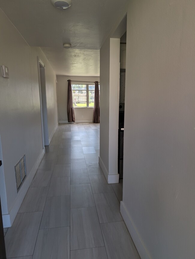 Building Photo - 1450 NE 191st St Unit 6 Horizons Condo