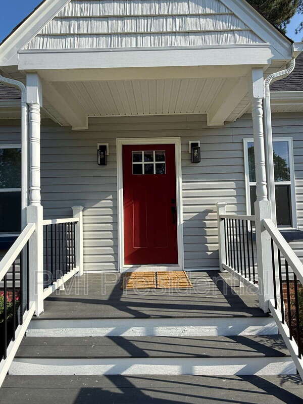 13702 Danbury Dr