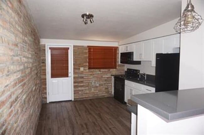 Photo - 935 E Adelaide Dr