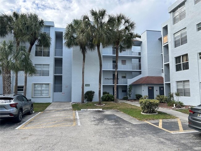 Building Photo - 9430 Live Oak Pl Unit 404