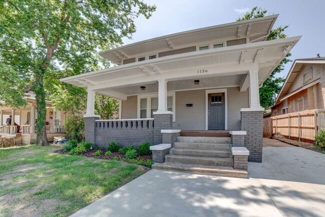 Building Photo - 3/2.5 Dream Home With Lots Of Charm